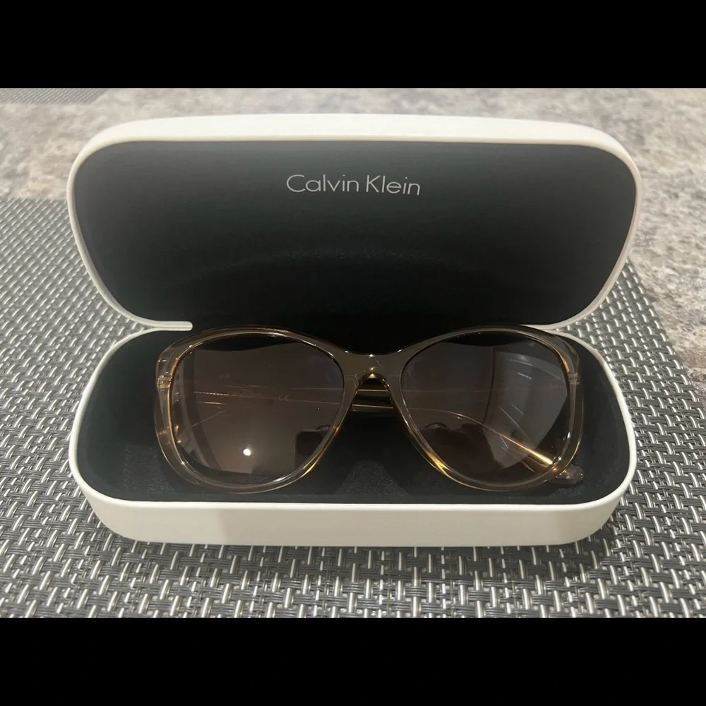 Calvin Klein Collection Women’s Crystal Beige Cat Eye Sunglasses w Case NWOT
